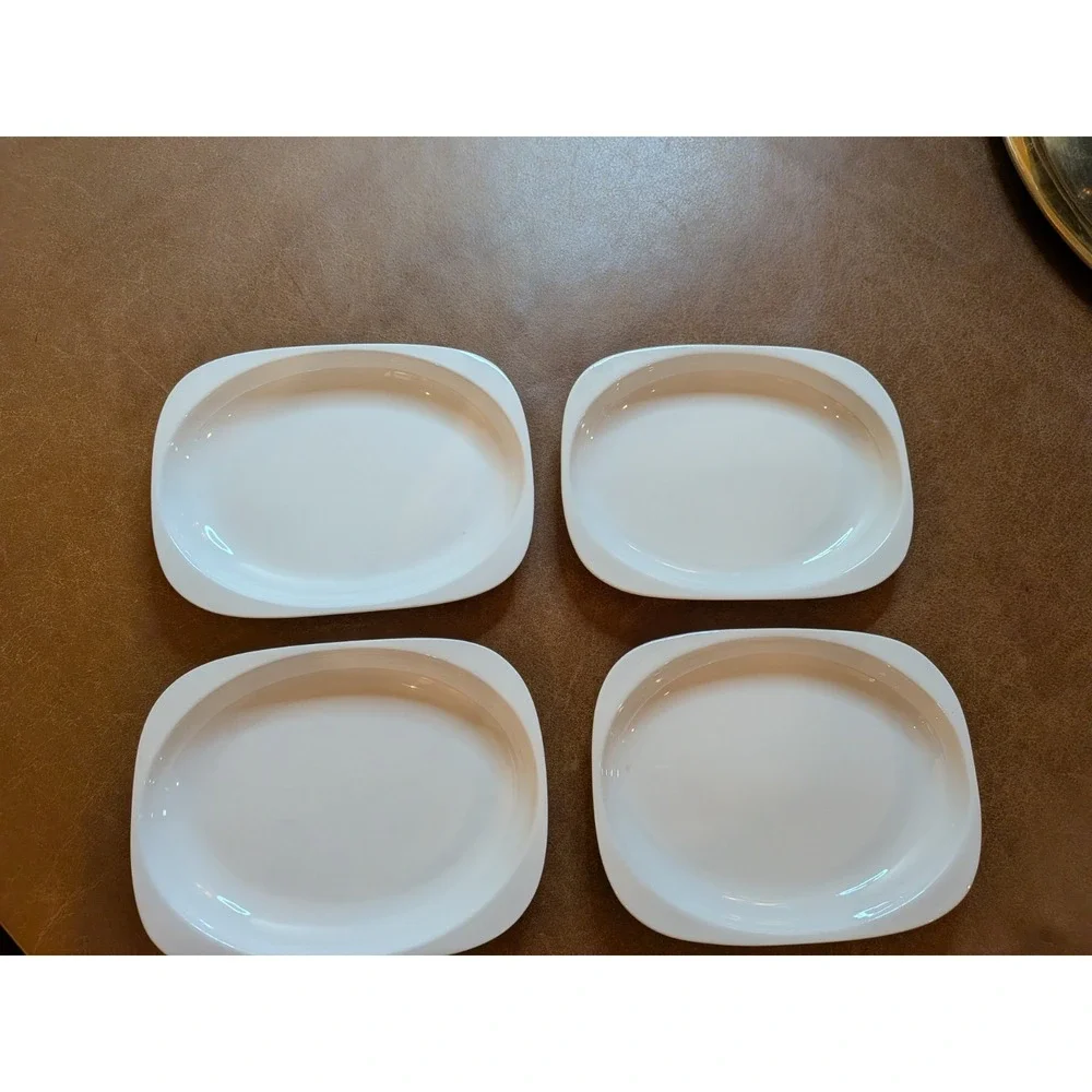 Set of 4 United Airlines First Class Casserole Dishes White Ceramic DC009R